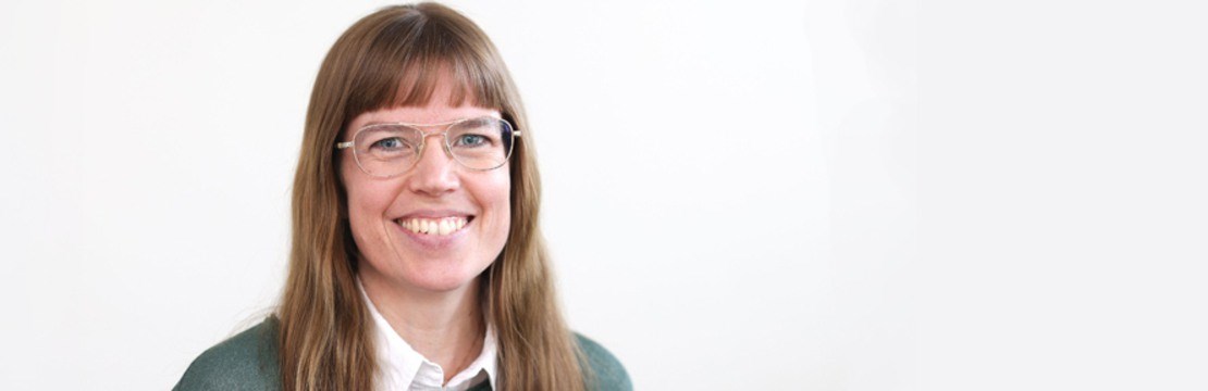 Sofia Brorson i studioporträtt mot vit bakgrund.