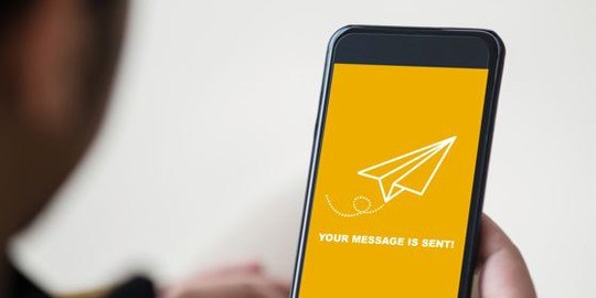 Pappersflygplan på mobilskärm.