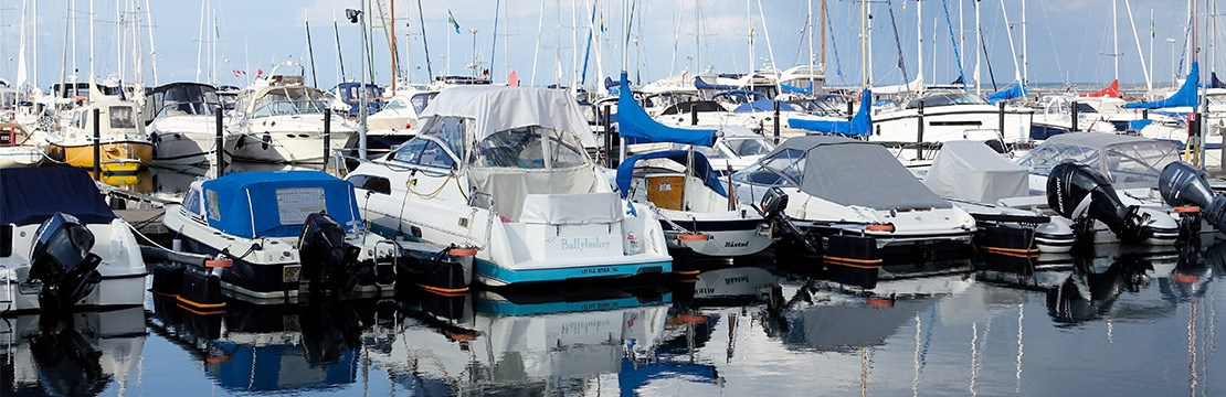 Småbåtar i hamnen