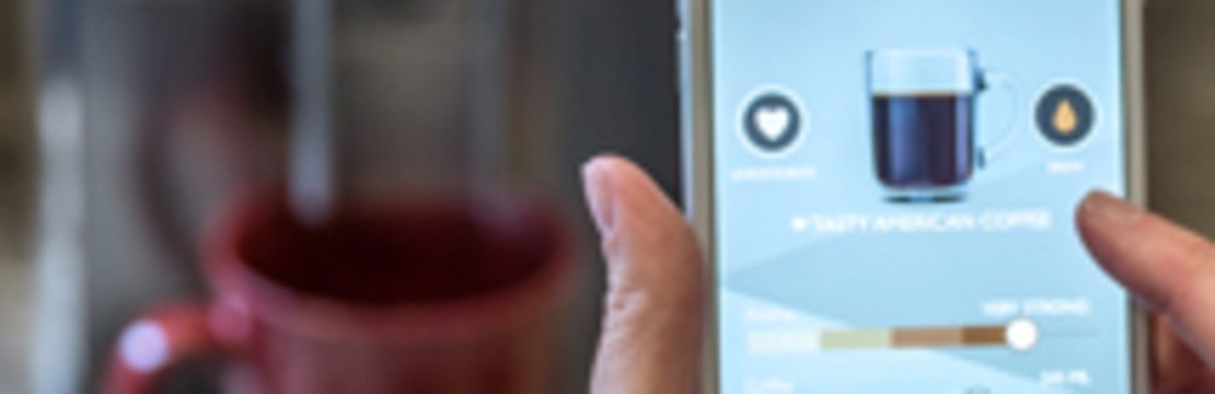 Telefon med app som styr kaffebryggare.