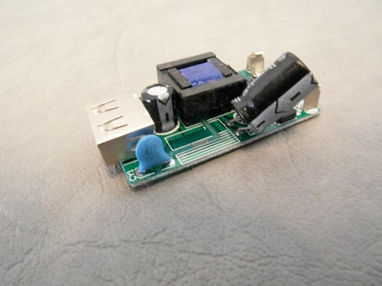 USB-laddarens komponenter