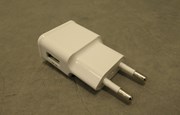 Vit USB-laddare
