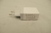 USB-laddare från sidan där märkningen är synlig