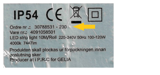 silverfärgat märkningslapp. Märkt  med IP54, CE-märket med flera. En gul pil som visar vart man finner produktens ordernr på märkningslappen