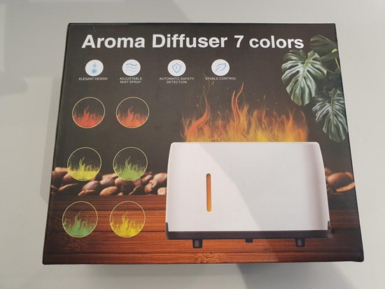 Produktförpackningar som visar vit aroma diffuser. 