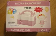 Förpackning visandes rosa ballongpump.