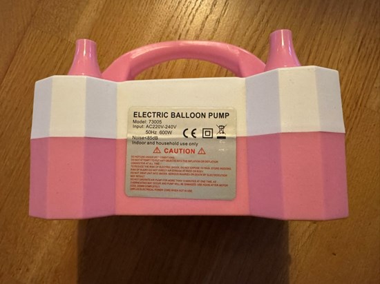 Baksida av ballongpump som visar märketikett.